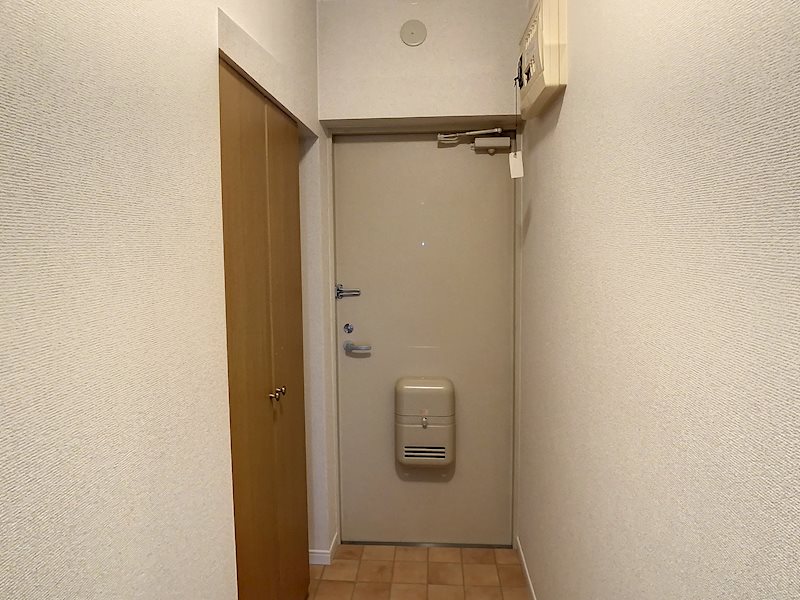 ファミール下俣南 玄関