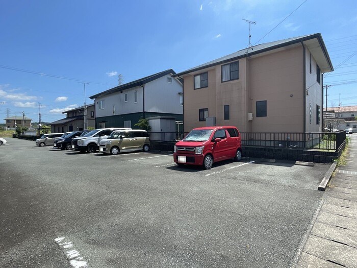 リビングタウン家代の里 駐車場