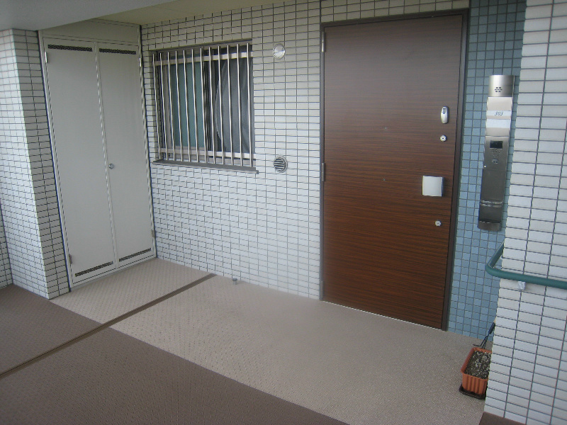 レクセル浜松弁天島(303) 玄関