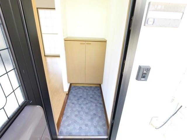 シャトルすみれが丘 玄関