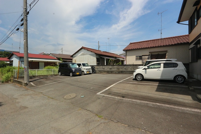 マーチ　梶塚 駐車場