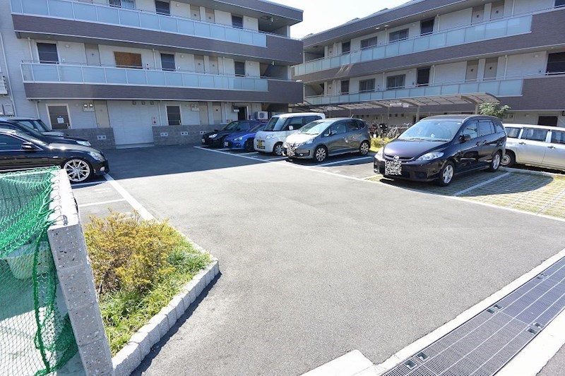 シャーメゾン河内磐船 駐車場