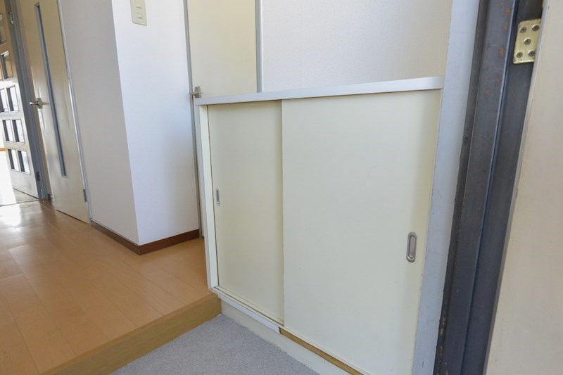 グランデール中宮 玄関