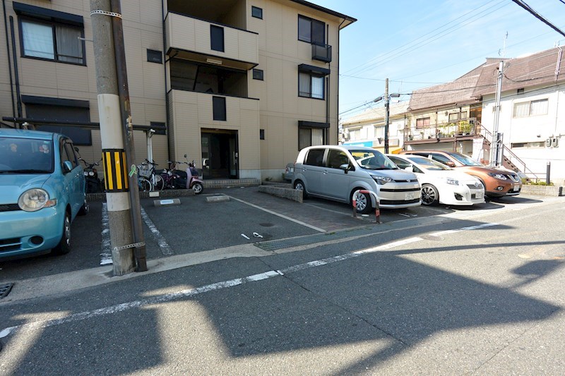 グランシャリオ 駐車場