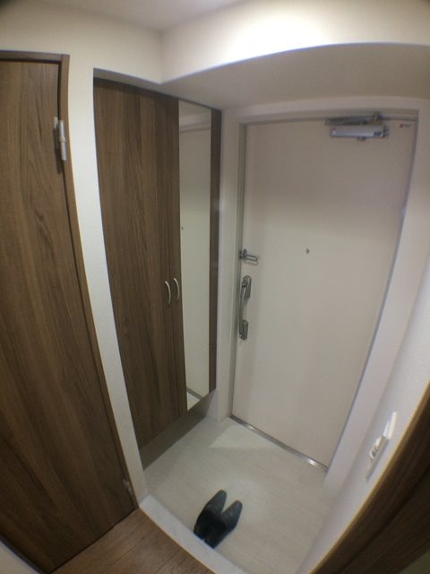 メゾンエスプリ生田 玄関