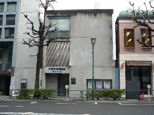 ザ・レジデンシャル北青山 銀行