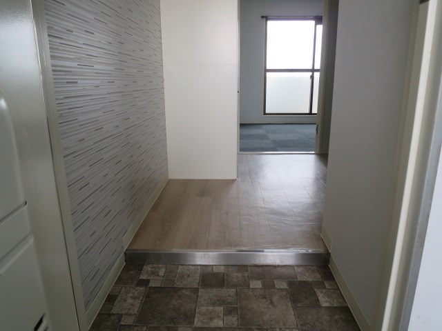 川西エンビィハイツ 玄関