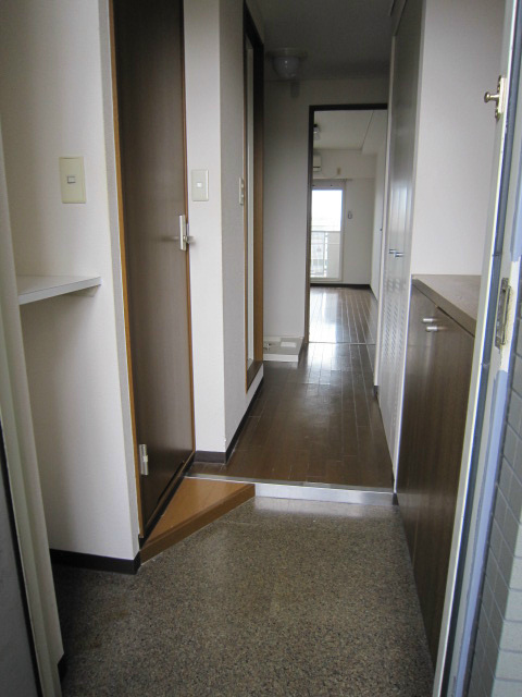 ロイヤル高槻 玄関