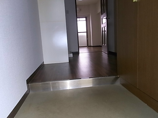 コンフォール高槻 玄関