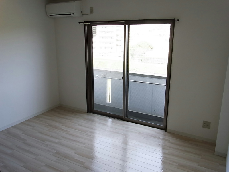 シャトーボヌール郡家本町 ベッドルーム