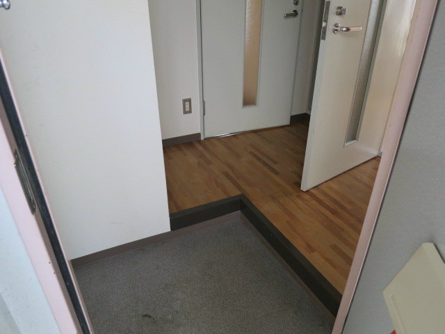 リーブル1番館 玄関
