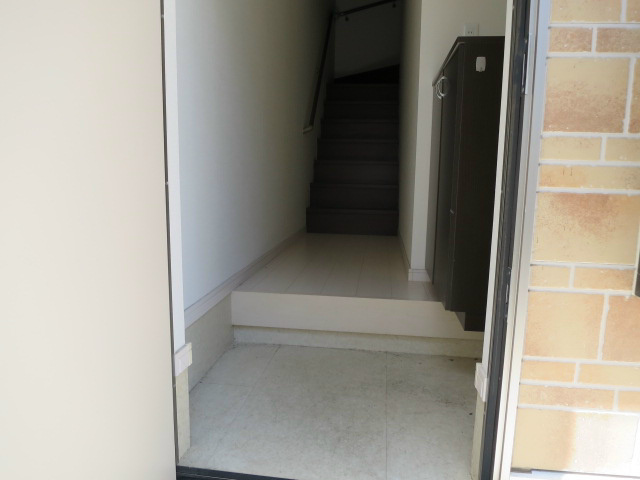 グランディール八幡 玄関