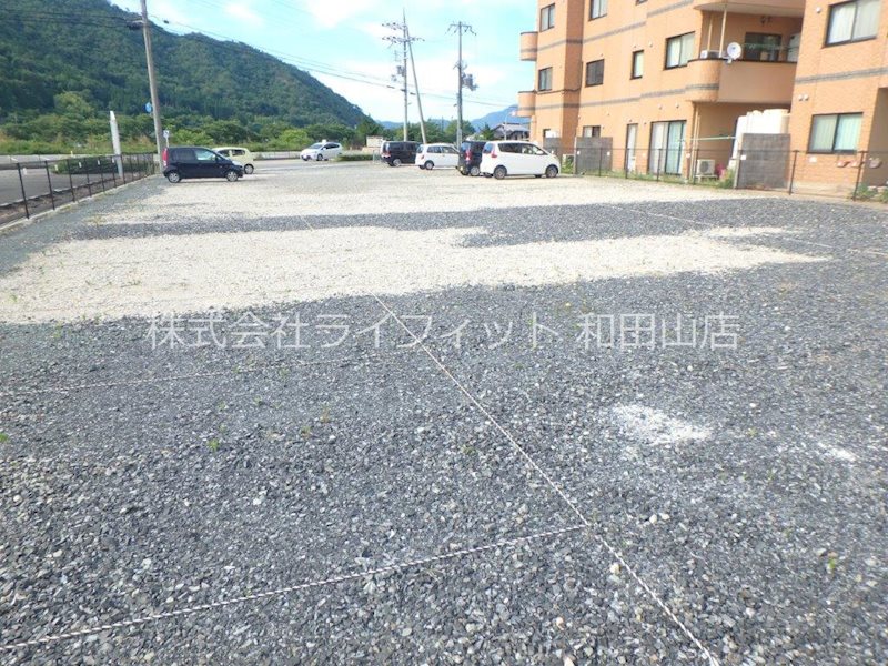 Ｍ’sマンション 駐車場