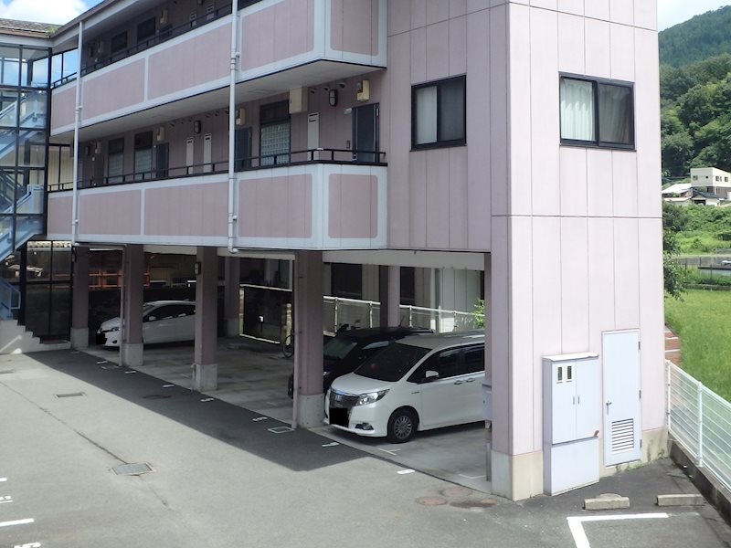 フォレストハイツB 駐車場