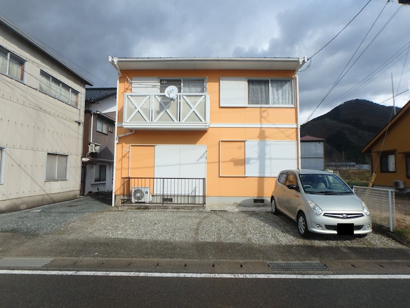 メゾンラフォーレ 駐車場