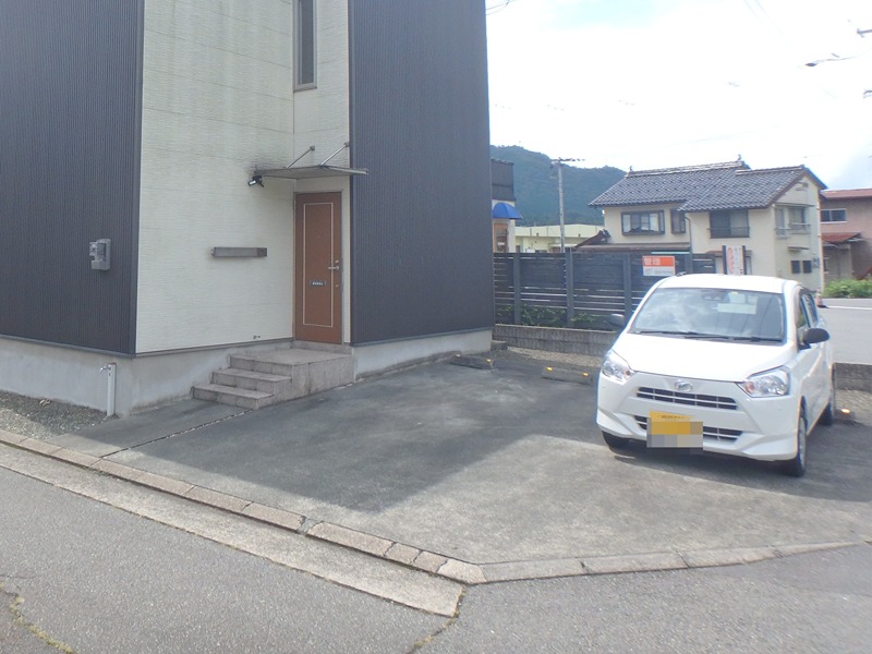 ユニキューブ大蔵　 駐車場