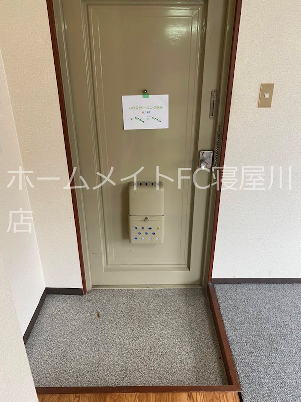 巣本ハイツ 玄関
