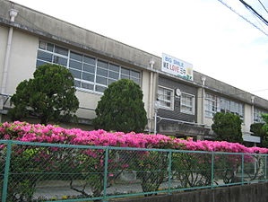 グランドハイツ2号館 中学校