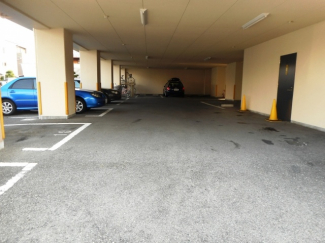 エルフラット 駐車場