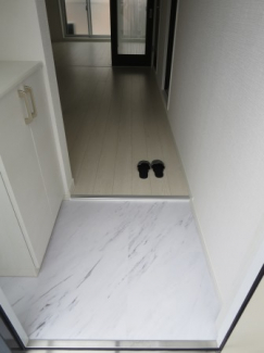 ノーヴァ寝屋川 玄関