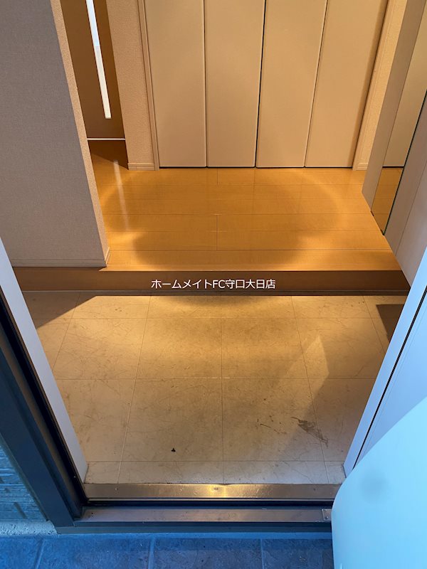 クレヴィアメゾン 玄関
