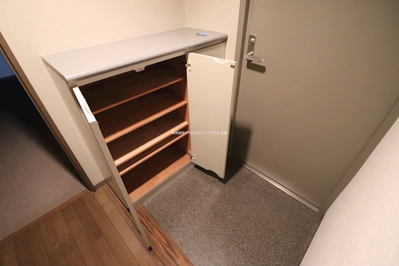 コスモ守山5番館 玄関