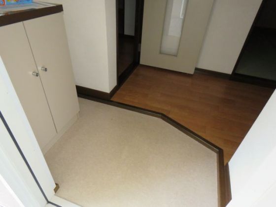 フレグランスヤス 玄関