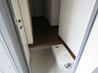 シャトレ岡田B 玄関