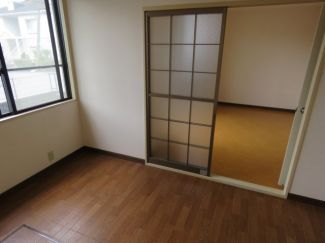 シャトレ岡田B リビング