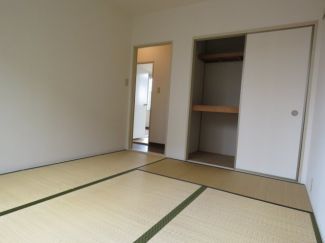 シャトレ岡田B ベッドルーム