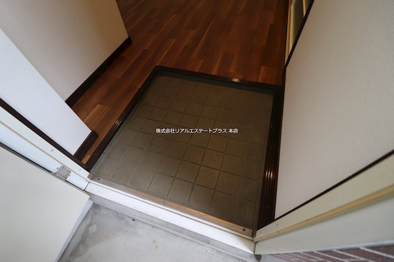 ハイツウイング栗東 玄関