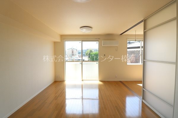 クレアーレ壱番館A リビング