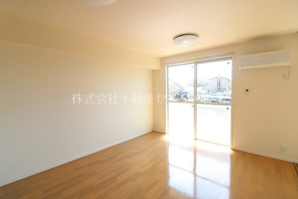 クレアーレ壱番館A リビング