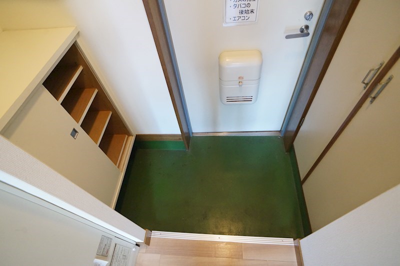 ビクトワール八木 玄関