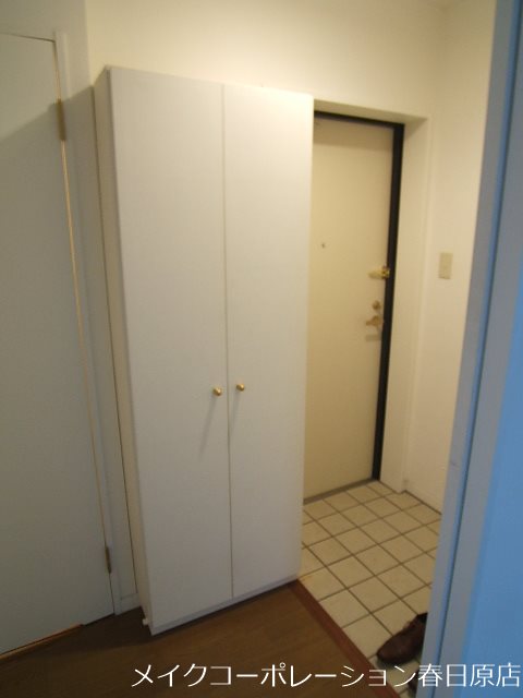 写真は同型タイプ キャトルセゾン下大利 玄関