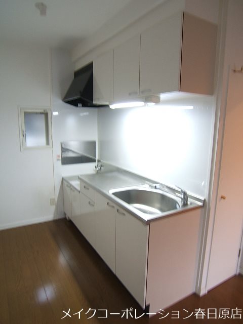 写真は同型タイプ キャトルセゾン下大利 キッチン