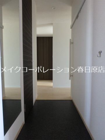 写真は同型タイプ パティオ・ヴェルデ 玄関