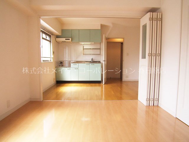 写真は同型タイプ メルベージュ中央 リビング