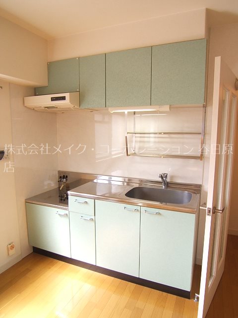 写真は同型タイプ メルベージュ中央 キッチン