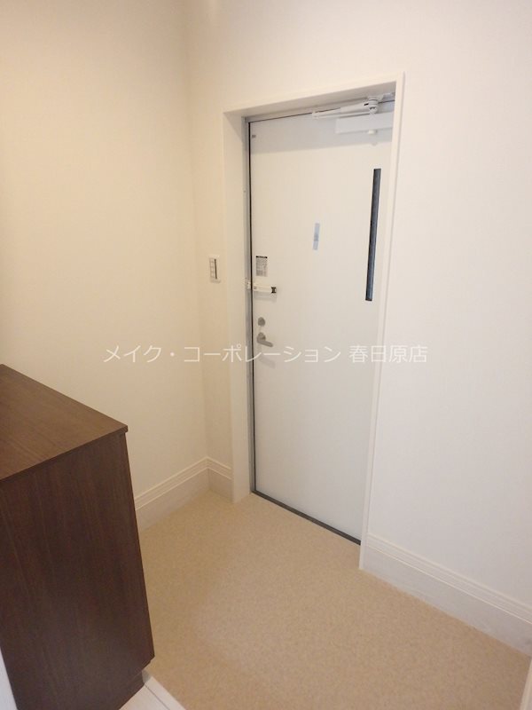 写真は同型タイプ グランメゾン春日 玄関