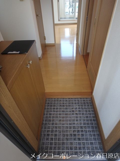 写真は同型タイプ リブレア春日公園A棟 玄関