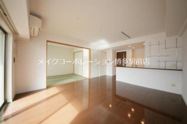 ジオ・イニシア博多駅前 リビング