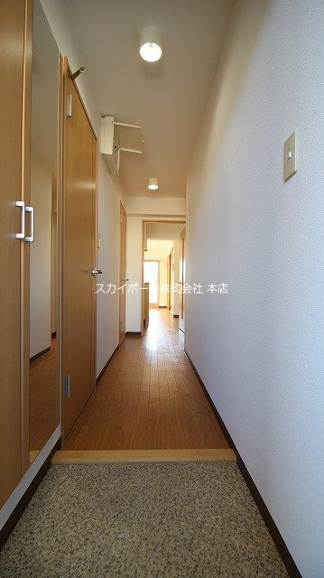 アールウィステリア 玄関
