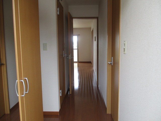 ブライトリー半田山 玄関