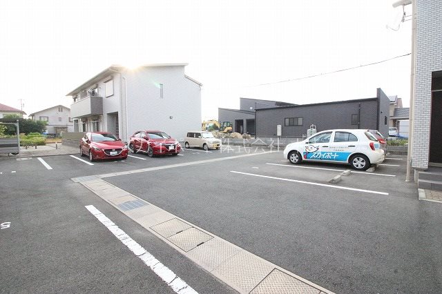 ラ・ルーチェA 駐車場