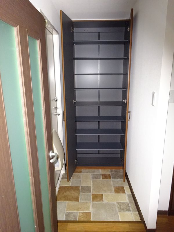 サンビルト山内 玄関