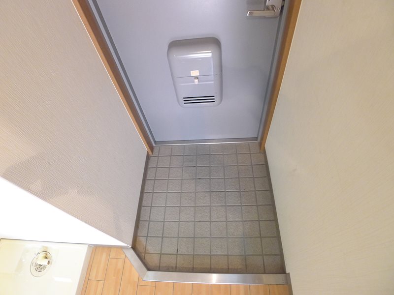 メゾンジュネス 玄関
