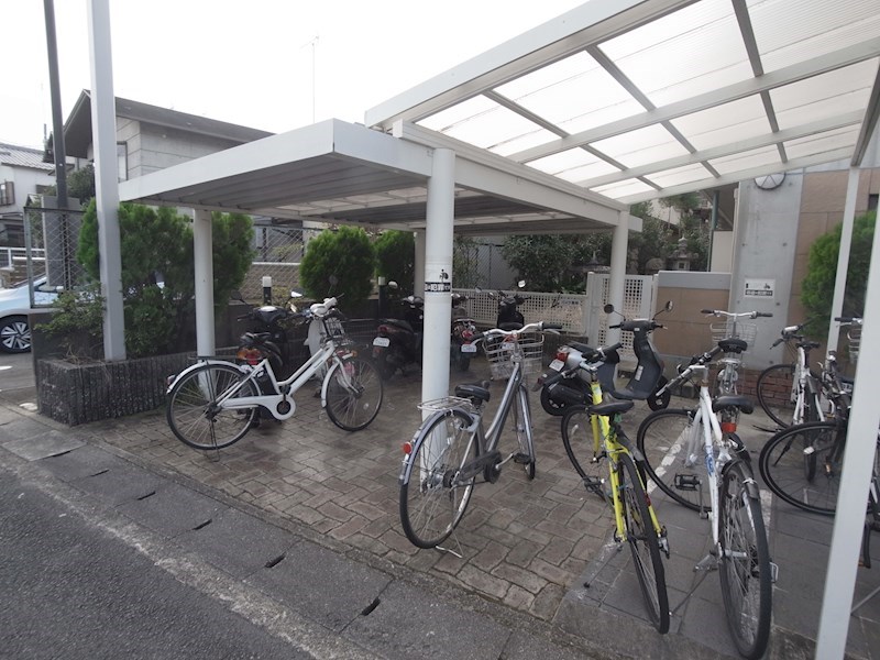ロイヤルコート西賀茂 駐車場