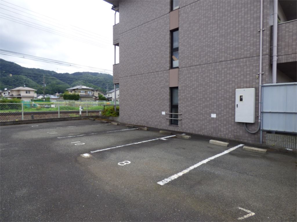 パルティール比叡 駐車場