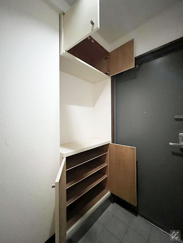 ペレニアルフラックス 玄関